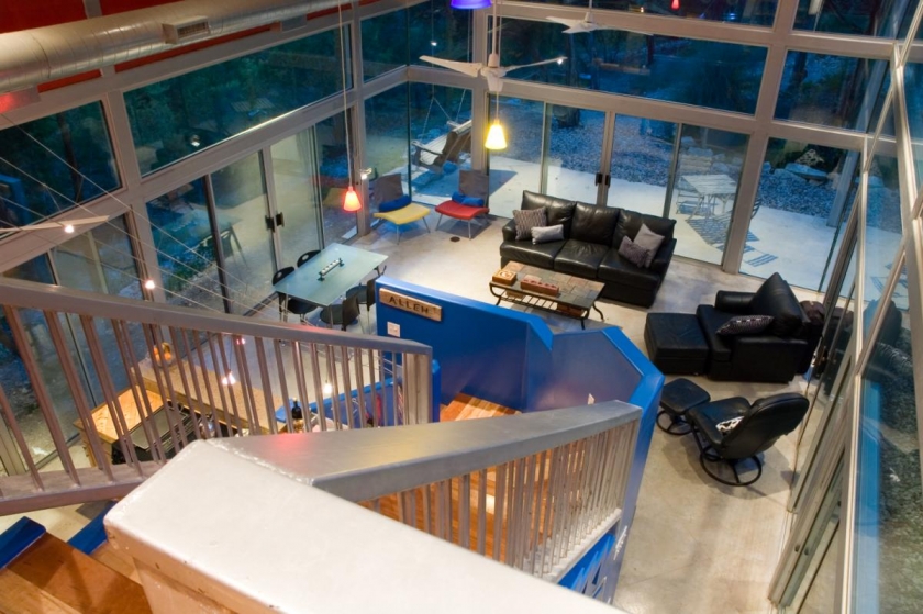 1200-glass-house-interior-2